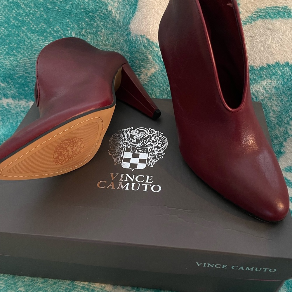 Vince Camuto Eckanna Slit Burgundy